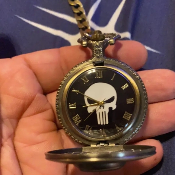 New Punisher Skull pocket watch SHIPPING AVAILABLE - Picture 2 of 4